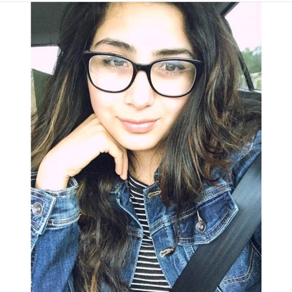 Meet your Posher, Adriana